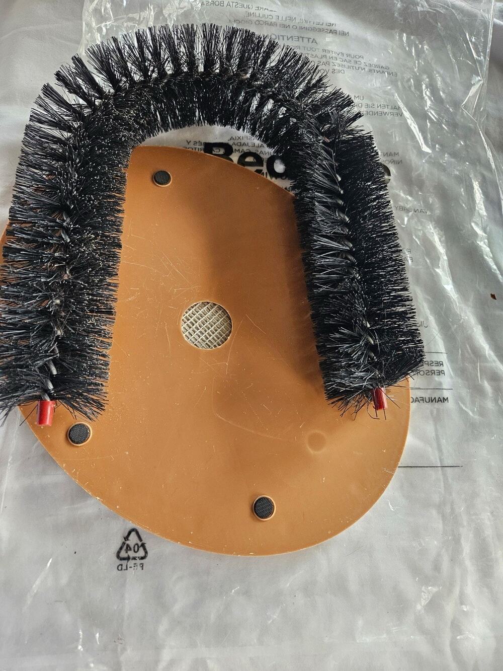 Cat Grooming Arch - Bristle Ring Brush with Carpet Base Groomer - New